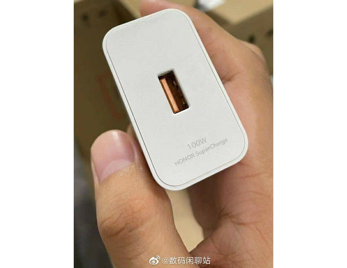 หลุดภาพ 100 watt charger ที่จะใส่มาในกล่อง Honor 50 Series